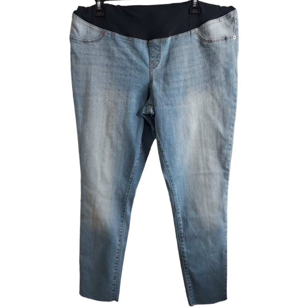 NWT Ingrid & Isabel Maternity Jean Jeggings